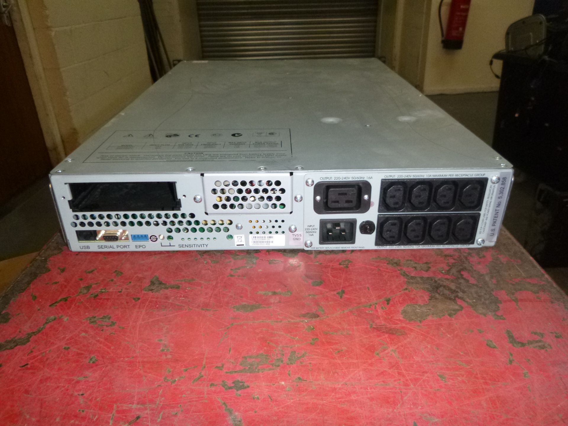 APC RACKMOUNT 2U SMARTUPS. MODEL 2200 (SUA2200RMI) . WITH FRONT COVER - Image 2 of 2