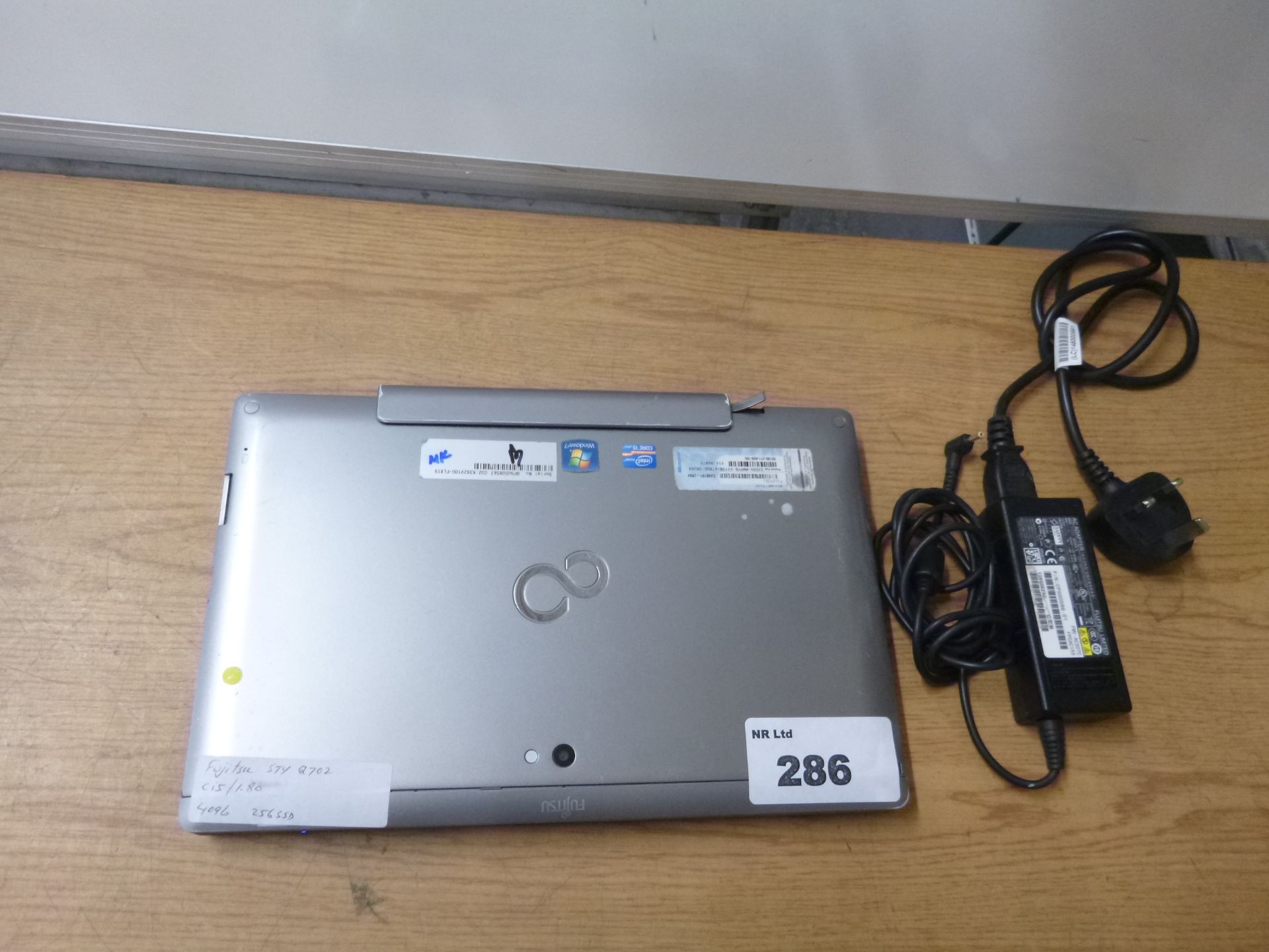 Fujitsu Stylistic Q702 Core i5 1.8GHZ, 4GB RAM, 256GB SSD DRIVE Tablet + Keyboard Dock & PSU - Image 2 of 2