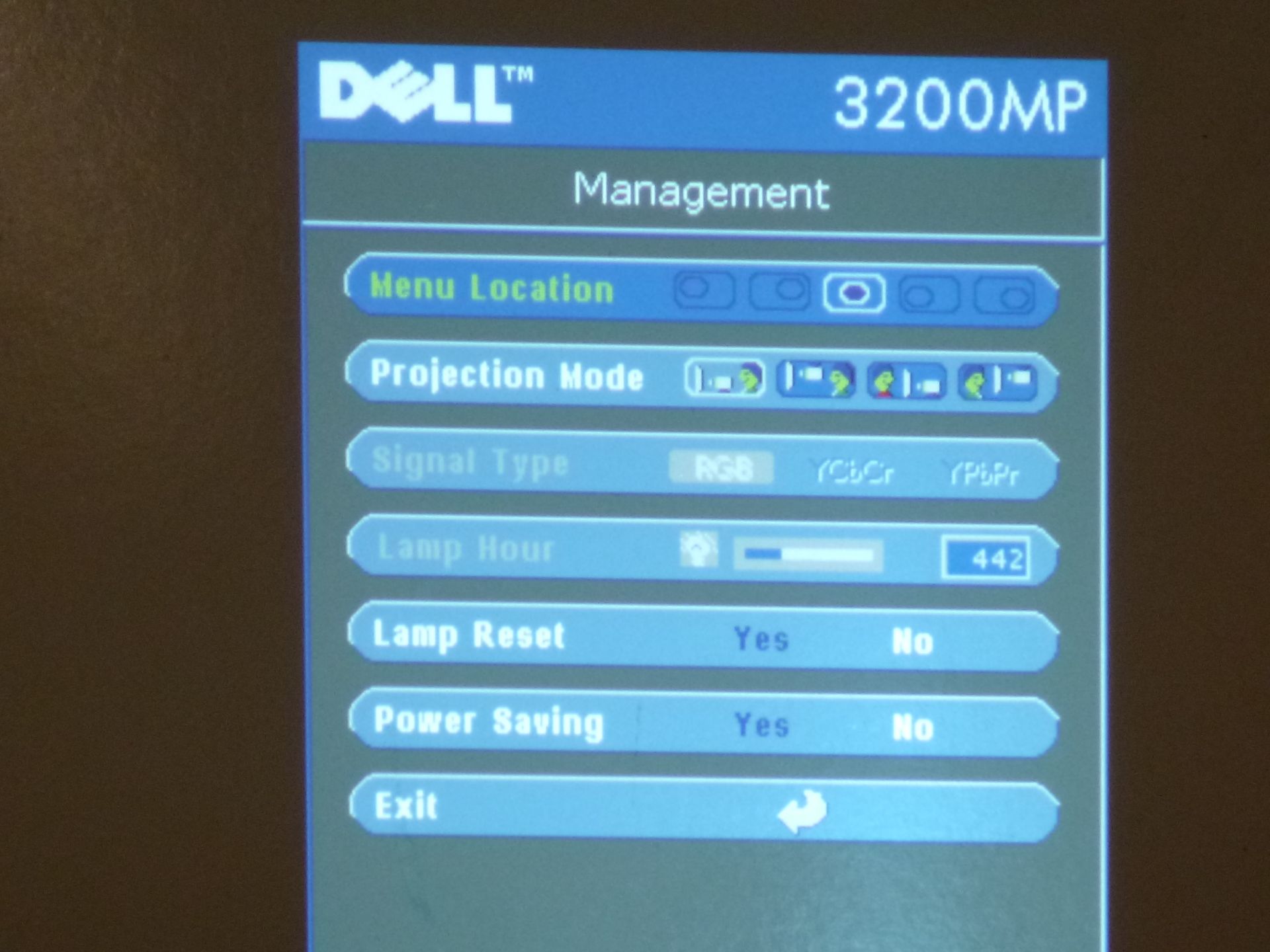 DELL 3200 DMP PROJECTOR. WITH BRIGHT PROJECTED IMAGE. SHOWING 442 LAMP HOURS. - Image 2 of 4