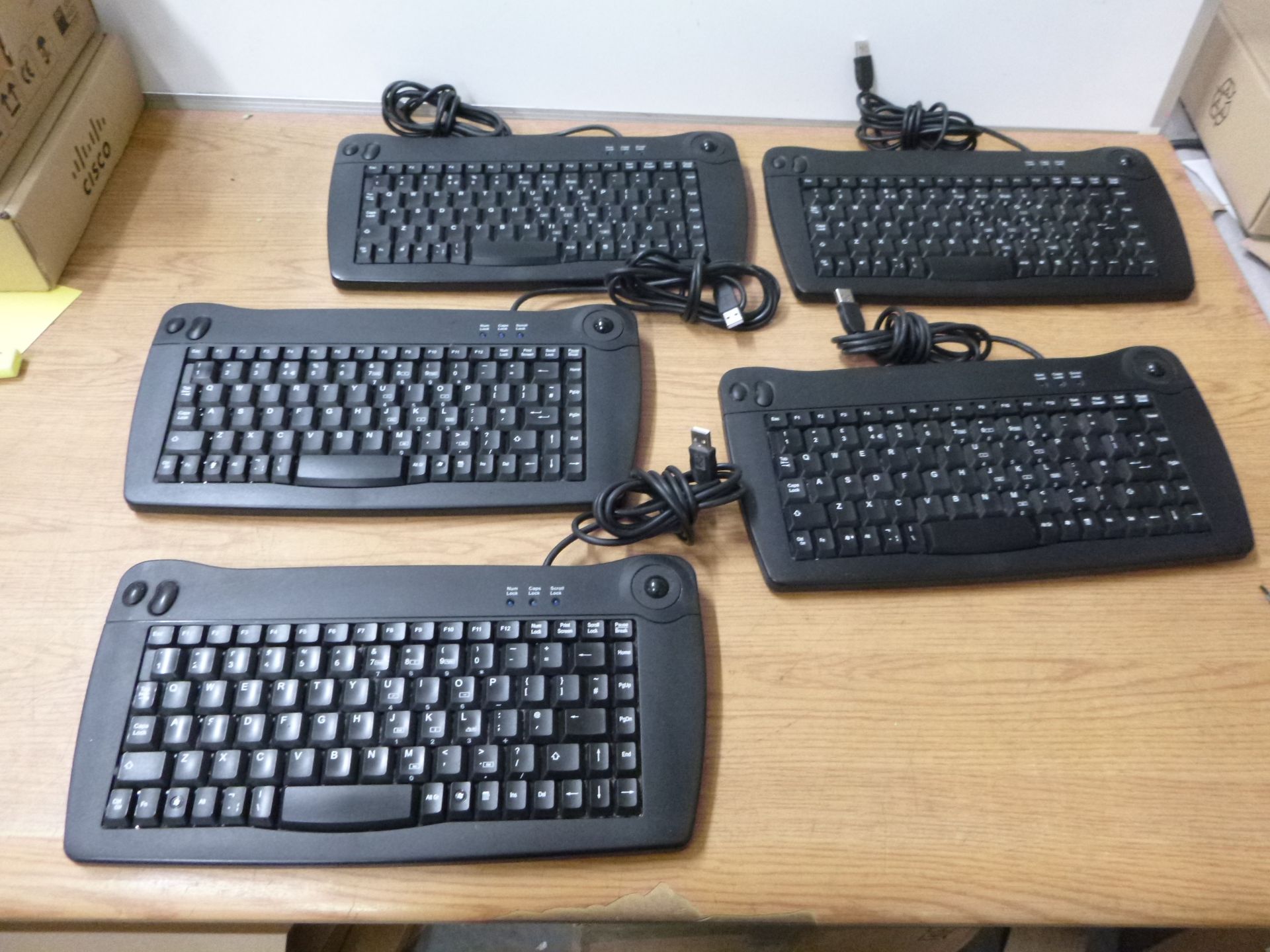 5 X ACCURATUS KYBAC5010-USBBLK SMALL USB KEYBOARDS WITH BUILT IN TRACKERBALL MOUSE