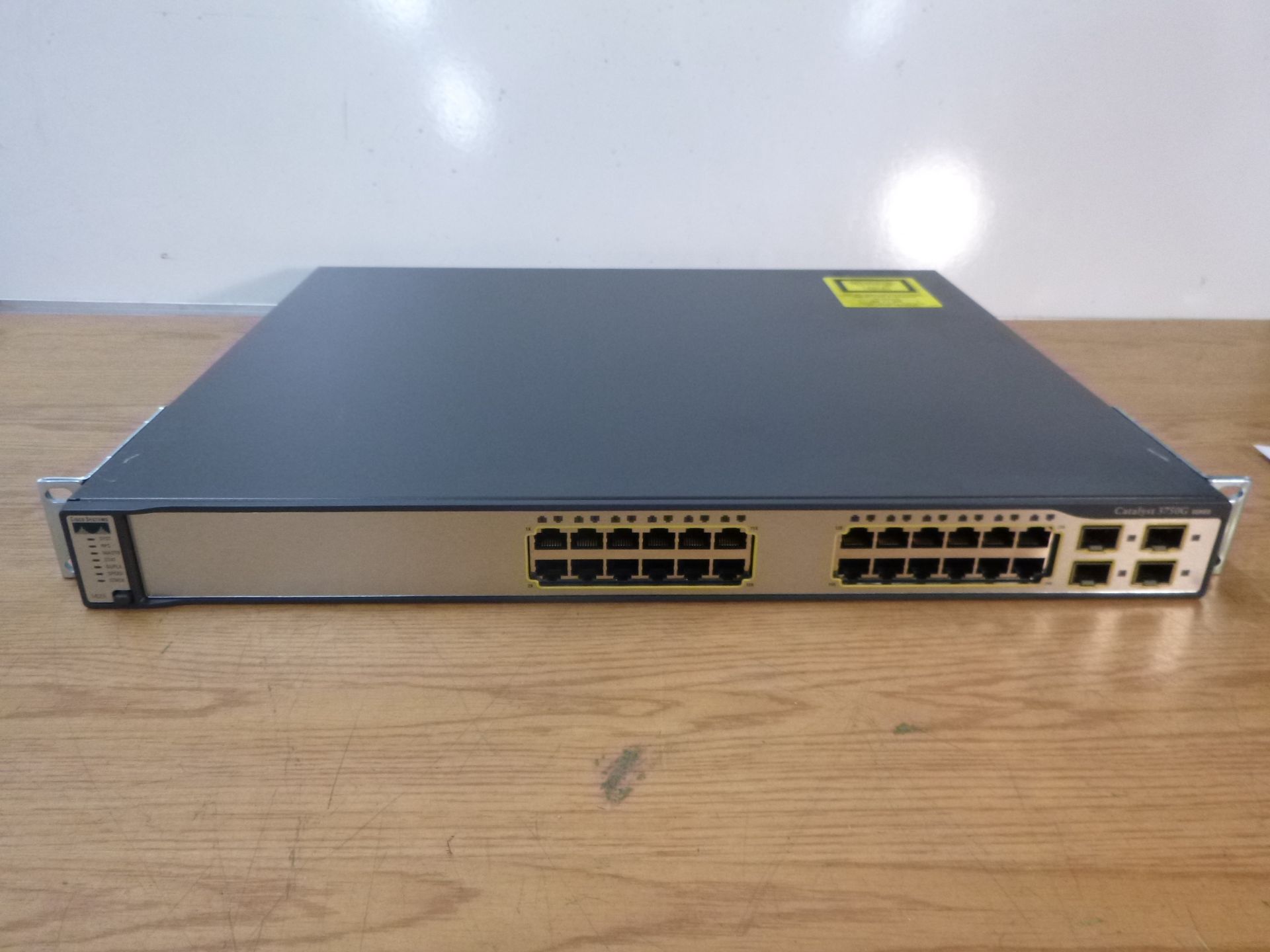 CISCO CATALYST 3750G SERIES NETWORK SWITCH. MODEL WS-C3750G-24TS-S1U V03