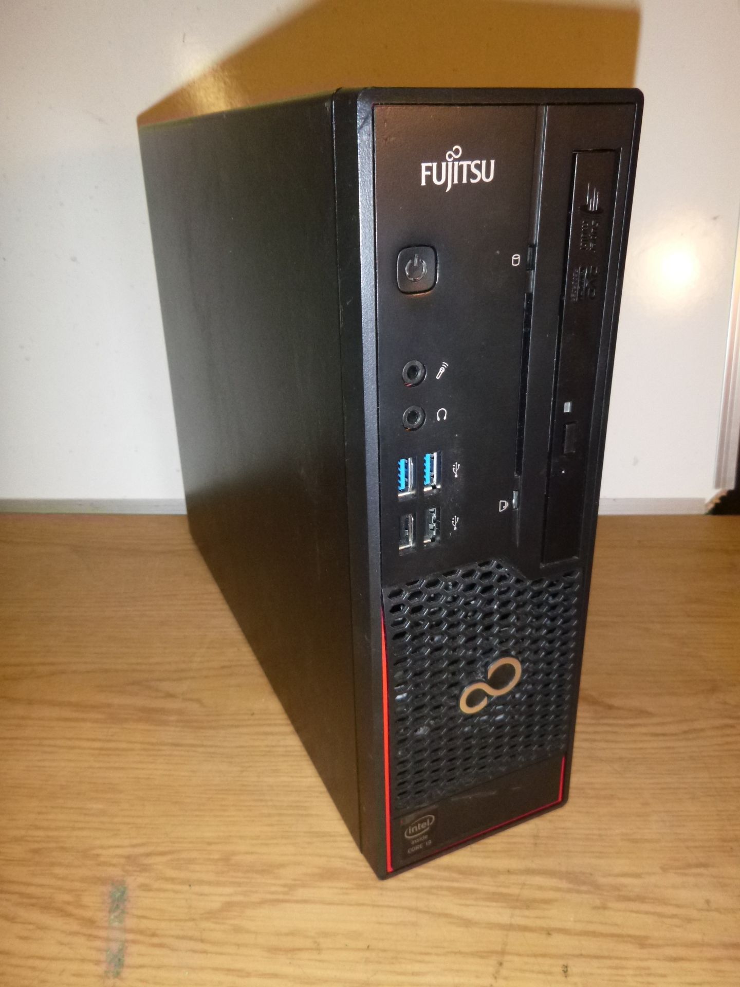 FUJITSU ESPRIMO C720 USD ULTRA SMALL DESKTOP COMPUTER. 4TH GENERATION CORE i3 3.4GHZ/8GB RAM/250GB