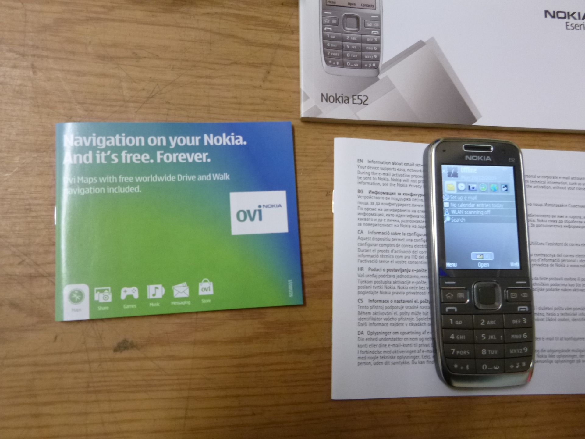 NOKIA E52-1 Metal VERSION MANUFACTURED IN FINLAND. BOXED WITH CHARGER, EARPHONES, CABLES, - Image 2 of 2