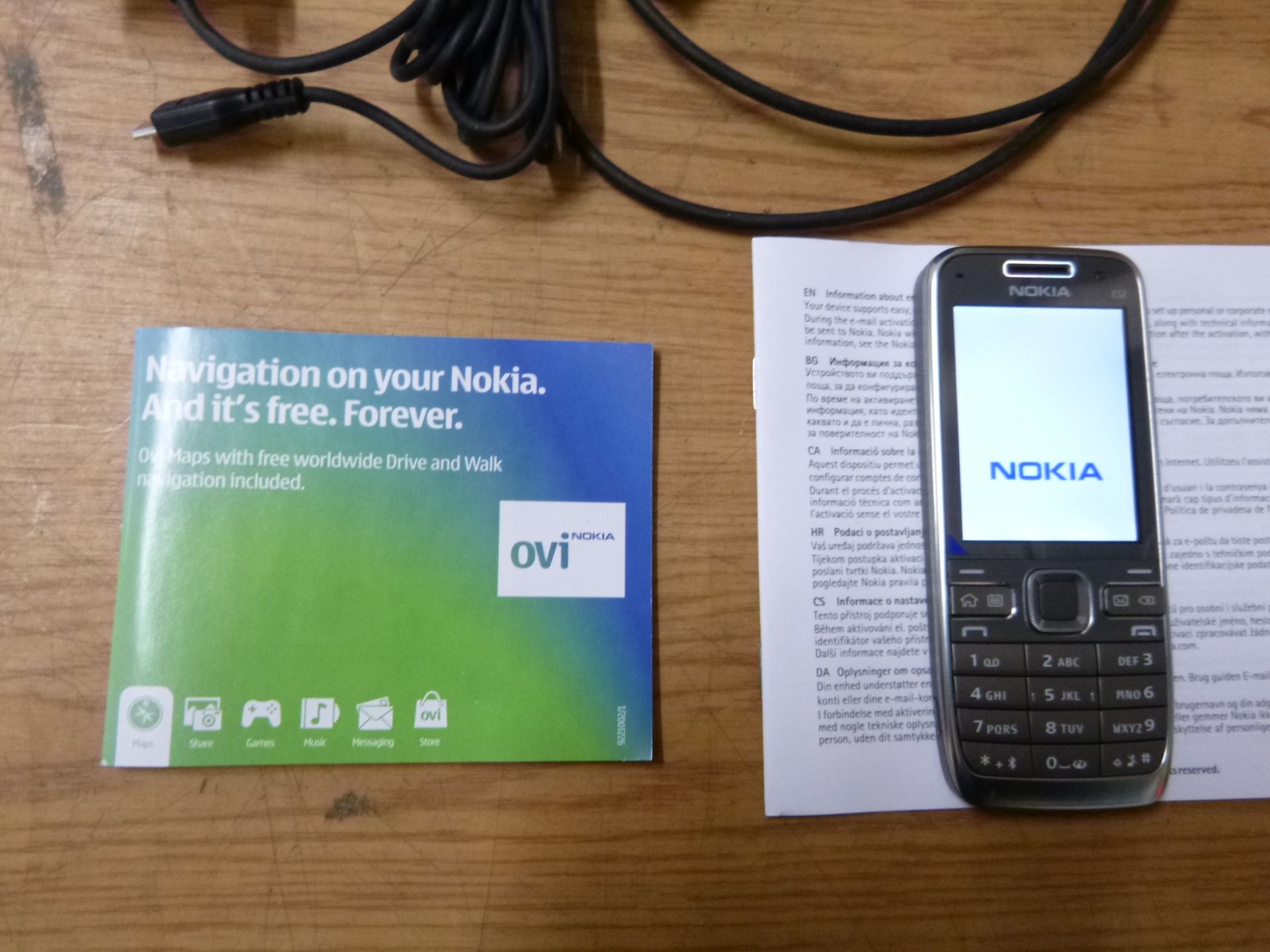 NOKIA E52-1 Metal VERSION MANUFACTURED IN FINLAND. BOXED WITH CHARGER, EARPHONES, CABLES, - Image 2 of 3