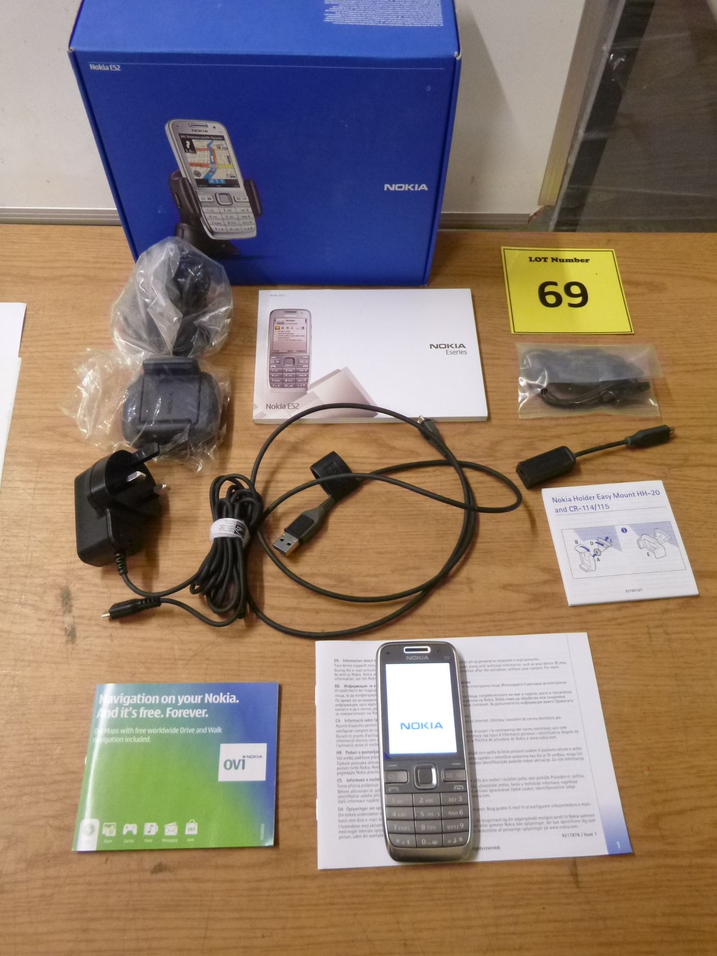 NOKIA E52-1 Metal VERSION MANUFACTURED IN FINLAND. BOXED WITH CHARGER, EARPHONES, CABLES,