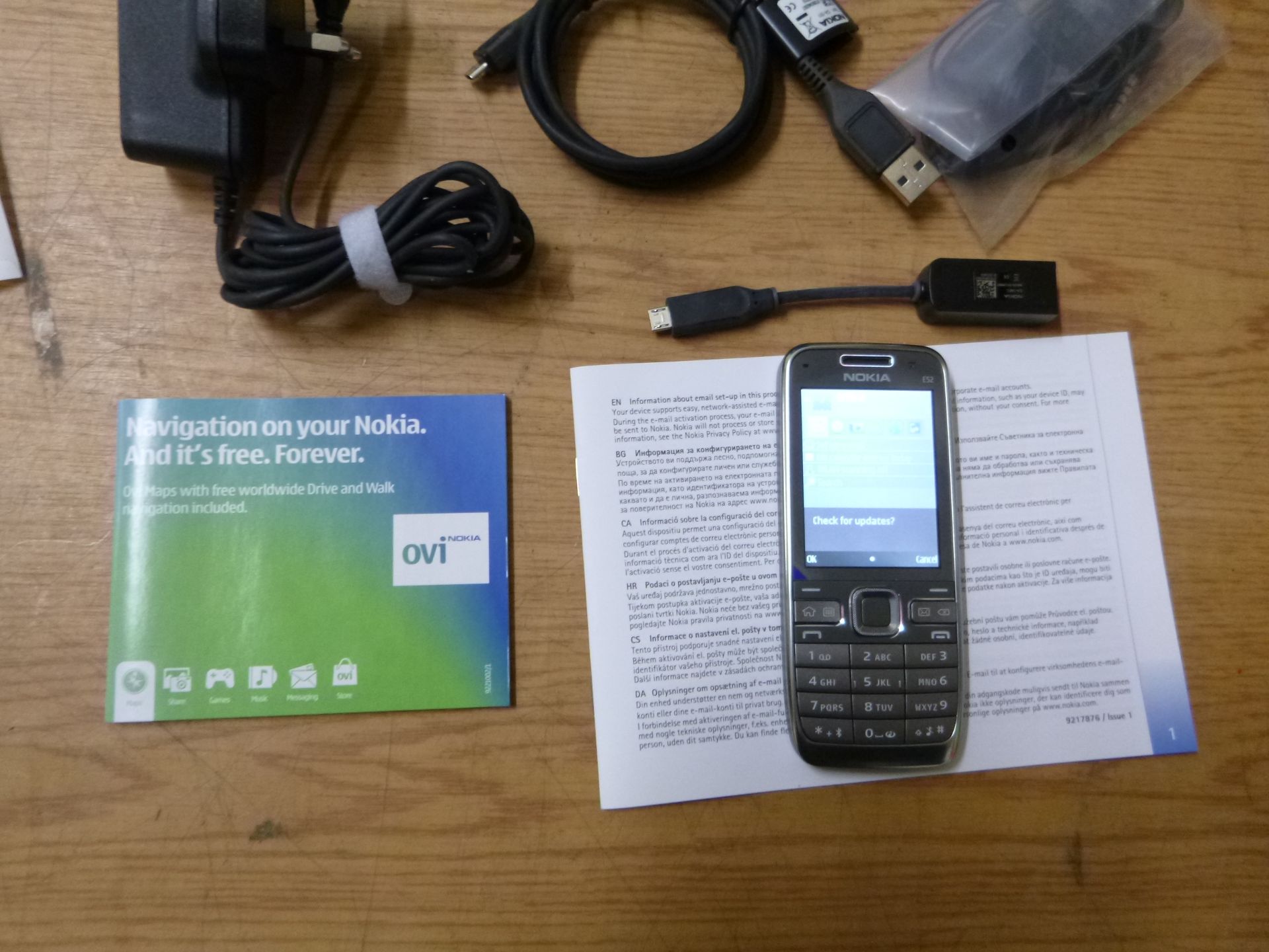 NOKIA E52-1 Metal VERSION MANUFACTURED IN FINLAND. BOXED WITH CHARGER, EARPHONES, CABLES, - Image 2 of 2