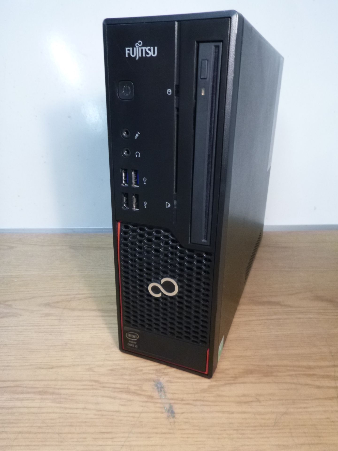 FUJITSU ESPRIMO C720 MODEL USD ULTRA SMALL DESKTOP COMPUTER. 4TH GEN CORE i5 3.2GHZ/8GB RAM/250GB