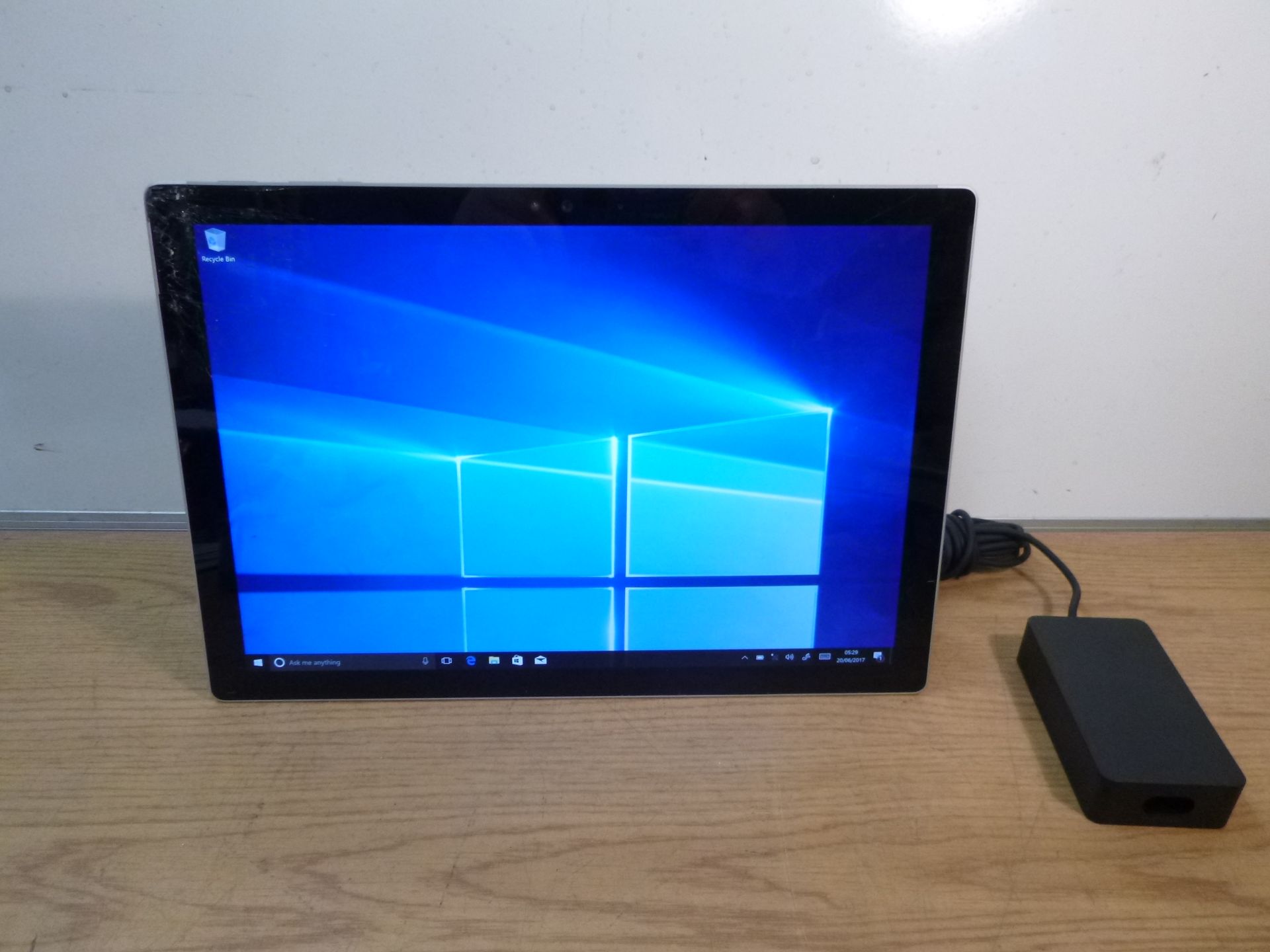 MICROSOFT SURFACE PRO 4 CORE M3 1.51GHZ, 4GB RAM, 128SSD, W10 PRE INSTALLED. WITH PSU. DAMAGED