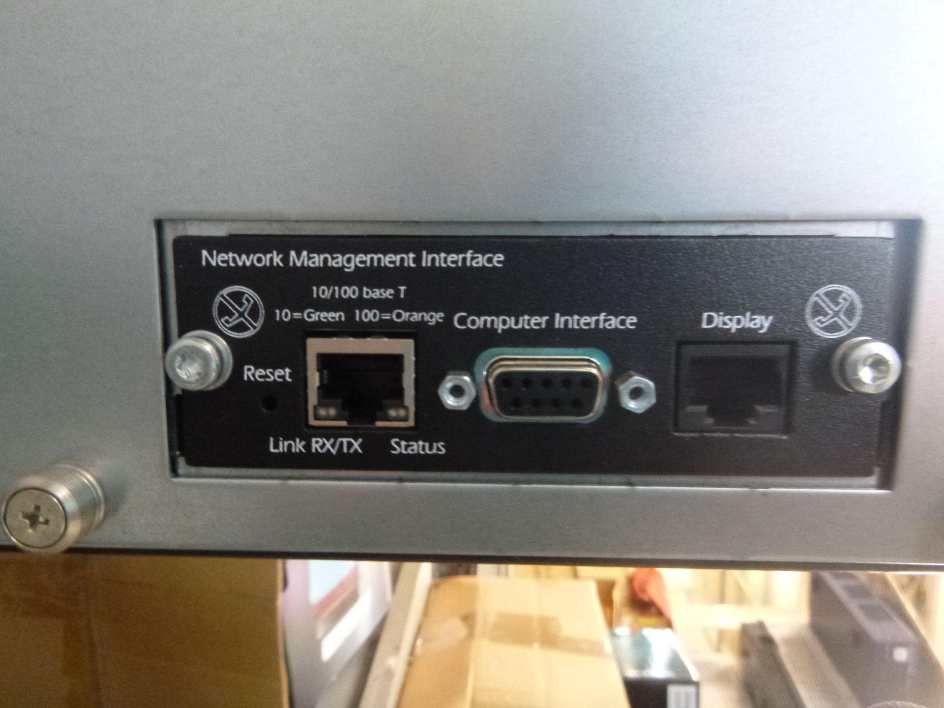 APC MODULAR POWER DISTRIBUTION UNIT. MODEL PDPM138H-5U. WITH NETWORK MANAGEMENT INTERFACE CARD. - Image 4 of 6