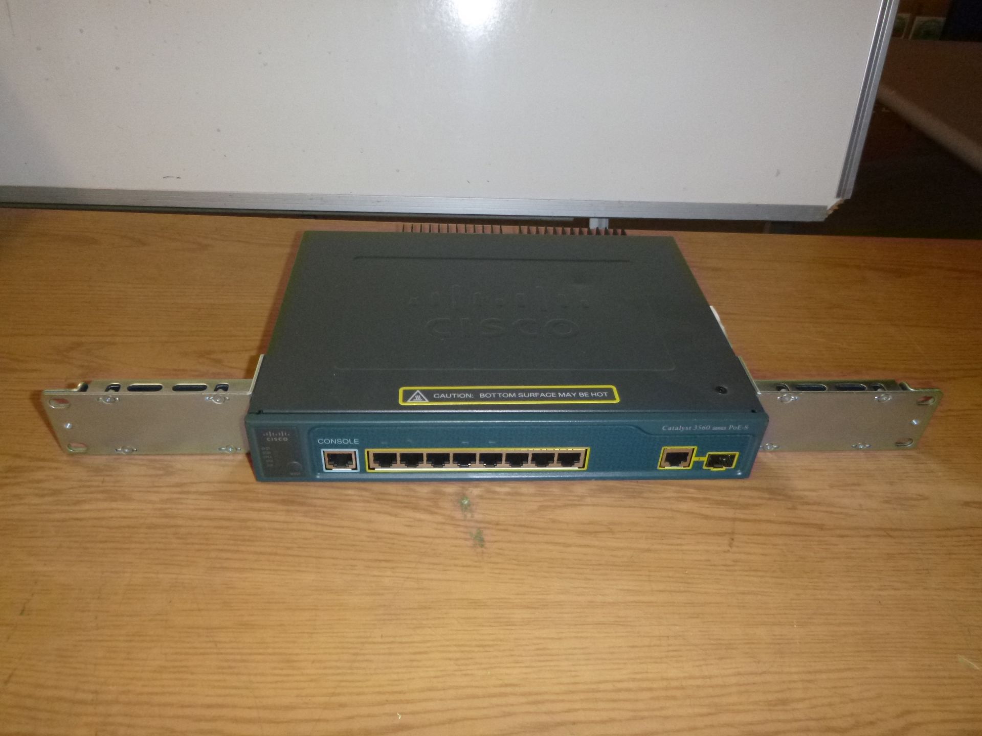 CISCO CATALYST 3560 SERIES PoE-8 NETWORK SWITCH. MODEL WS-C3560-8PC-S V03