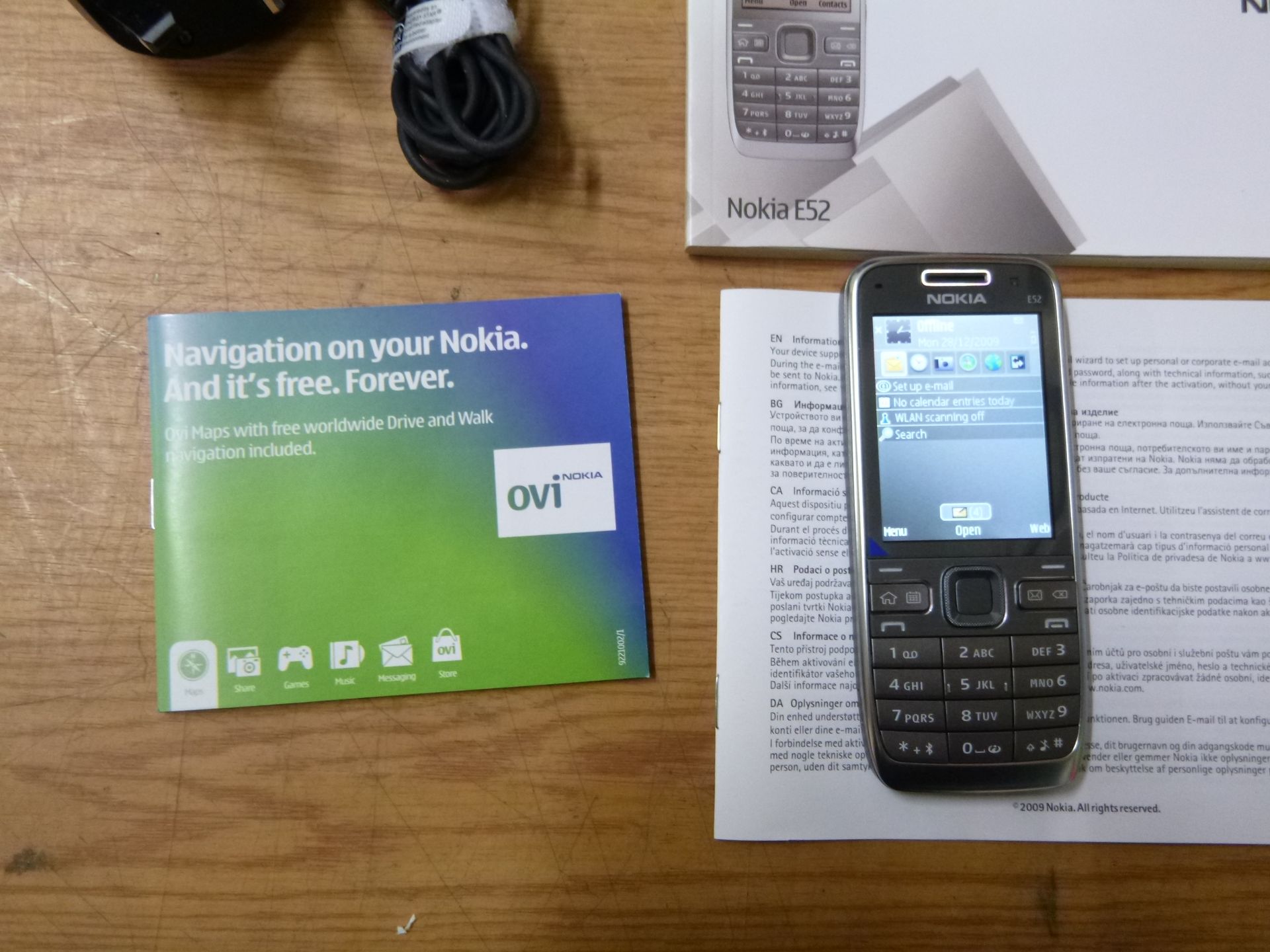 NOKIA E52-1 Metal VERSION MANUFACTURED IN FINLAND. BOXED WITH CHARGER, EARPHONES, CABLES, - Image 2 of 2