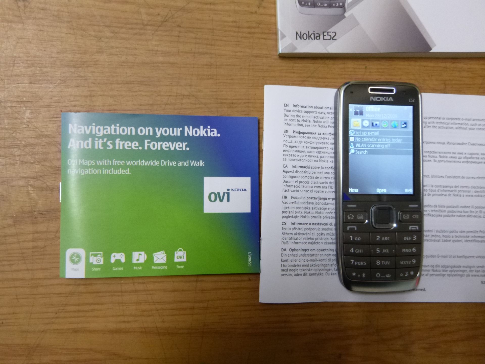 NOKIA E52-1 Metal VERSION MANUFACTURED IN FINLAND. BOXED WITH CHARGER, EARPHONES, CABLES, - Image 2 of 2