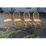 FURNITURE/ HOME - A set of 4 wooden kitchen chairs