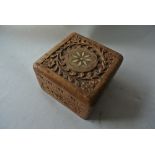 COLLECTABLES - A small carved wooden box with inla