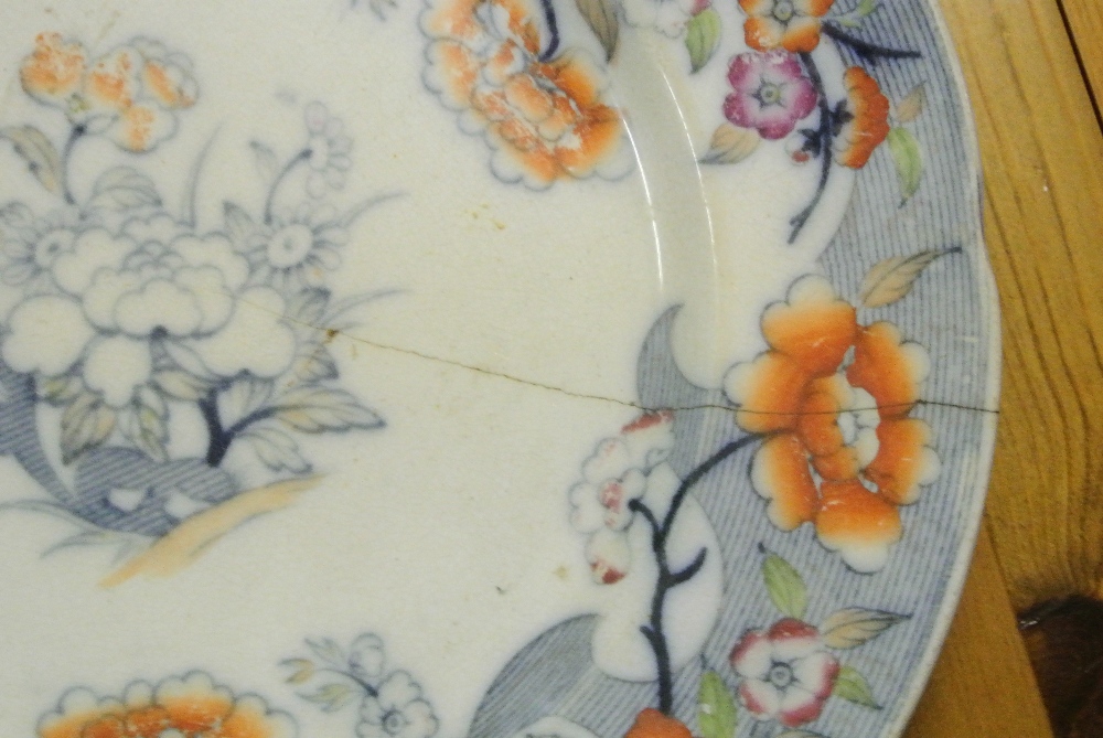 CERAMICS - An antique hand painted plate with unus - Image 2 of 5