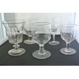 CERAMICS/ GLASS - A collection of 5 various antiqu