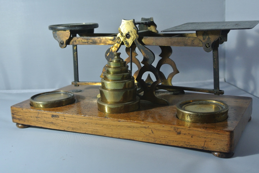 COLLECTABLES - A set of antique brass postal scale - Image 5 of 6