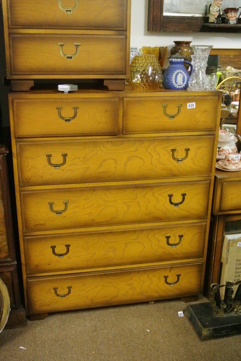 FURNITURE/ OAK - An oak At Deco style chest of 6 d