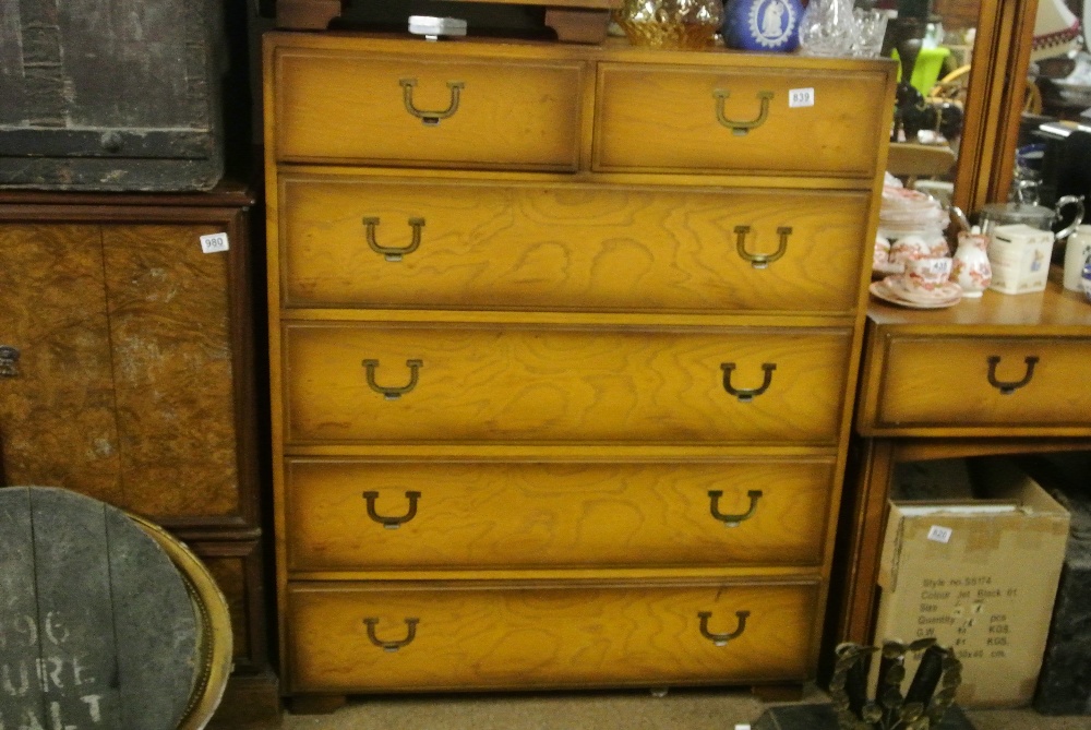 FURNITURE/ OAK - An oak At Deco style chest of 6 d - Image 2 of 2