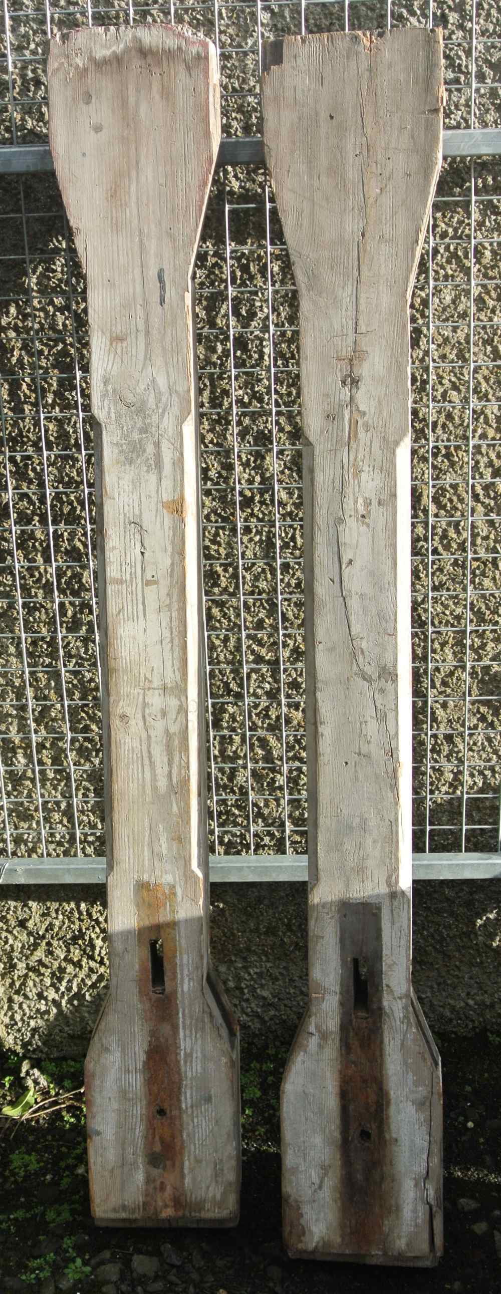 COLLECTABLES - A pair of 2 antique pitch pine beam - Image 2 of 2