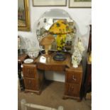 FURNITURE/ HOME - An antique Art Deco style dressi