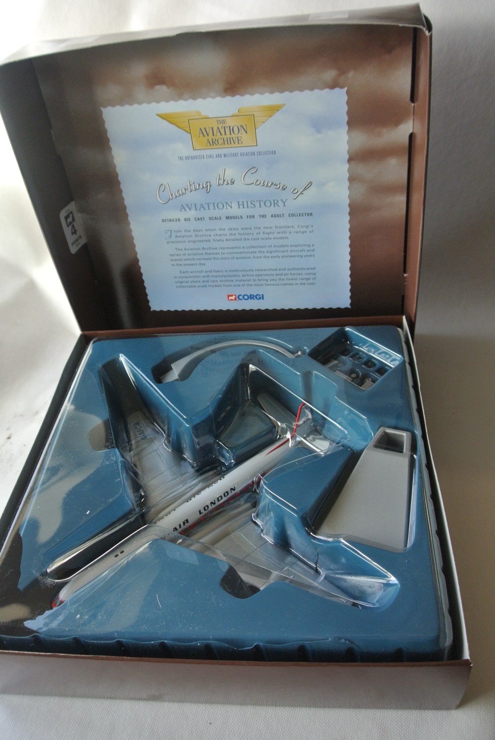 COLLECTABLES - A boxed Corgi Aviation Archive mode