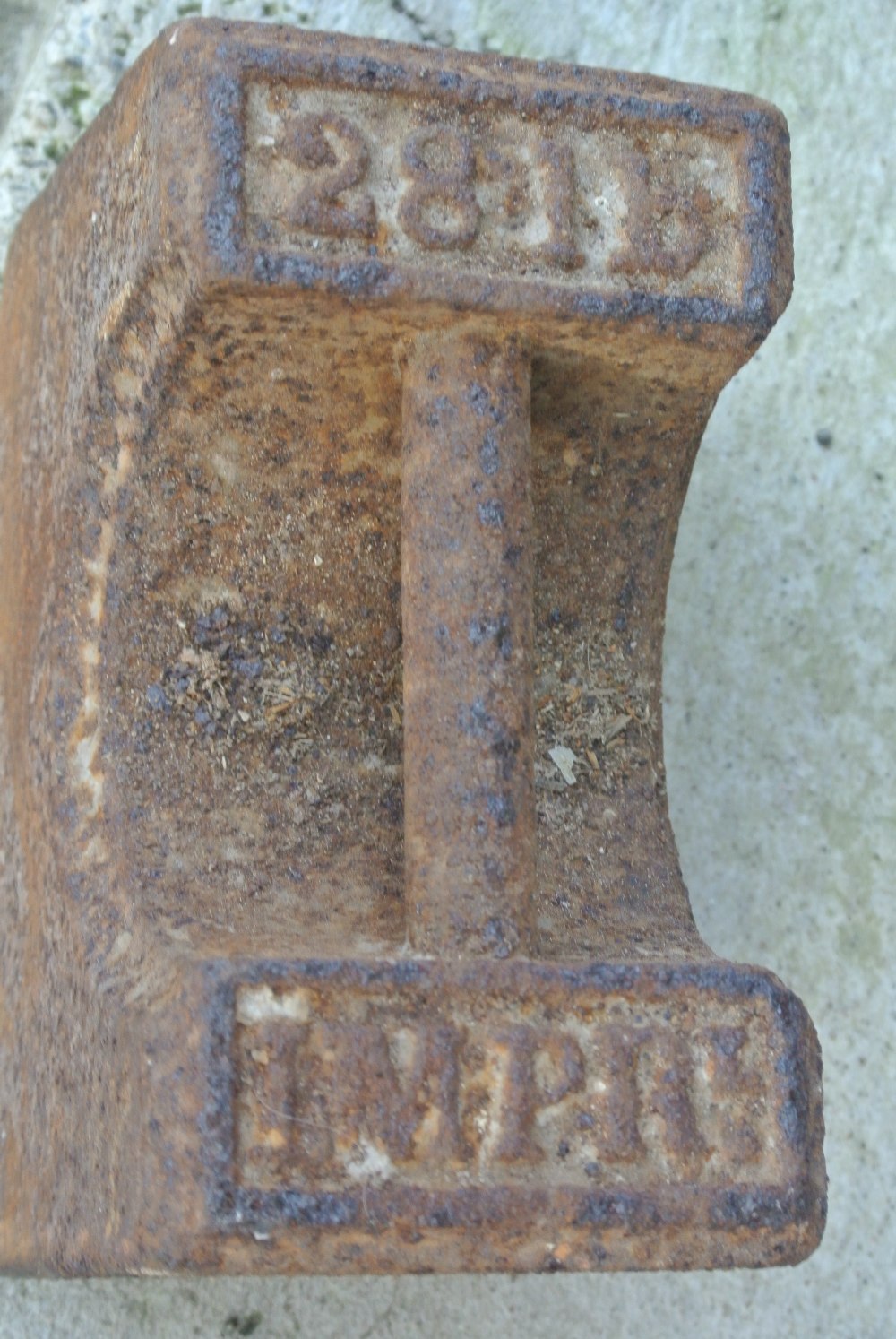 COLLECTABLES - An antique 28lb weight, stamped 'IM - Image 2 of 2