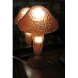 COLLECTABLES - A stunning antique style table lamp