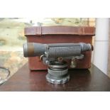 COLLECTABLES - A vintage/ antique cased surveyors