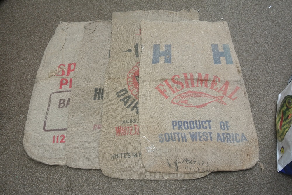 COLLECTABLE - A collection of 4 vintage feed/ meal