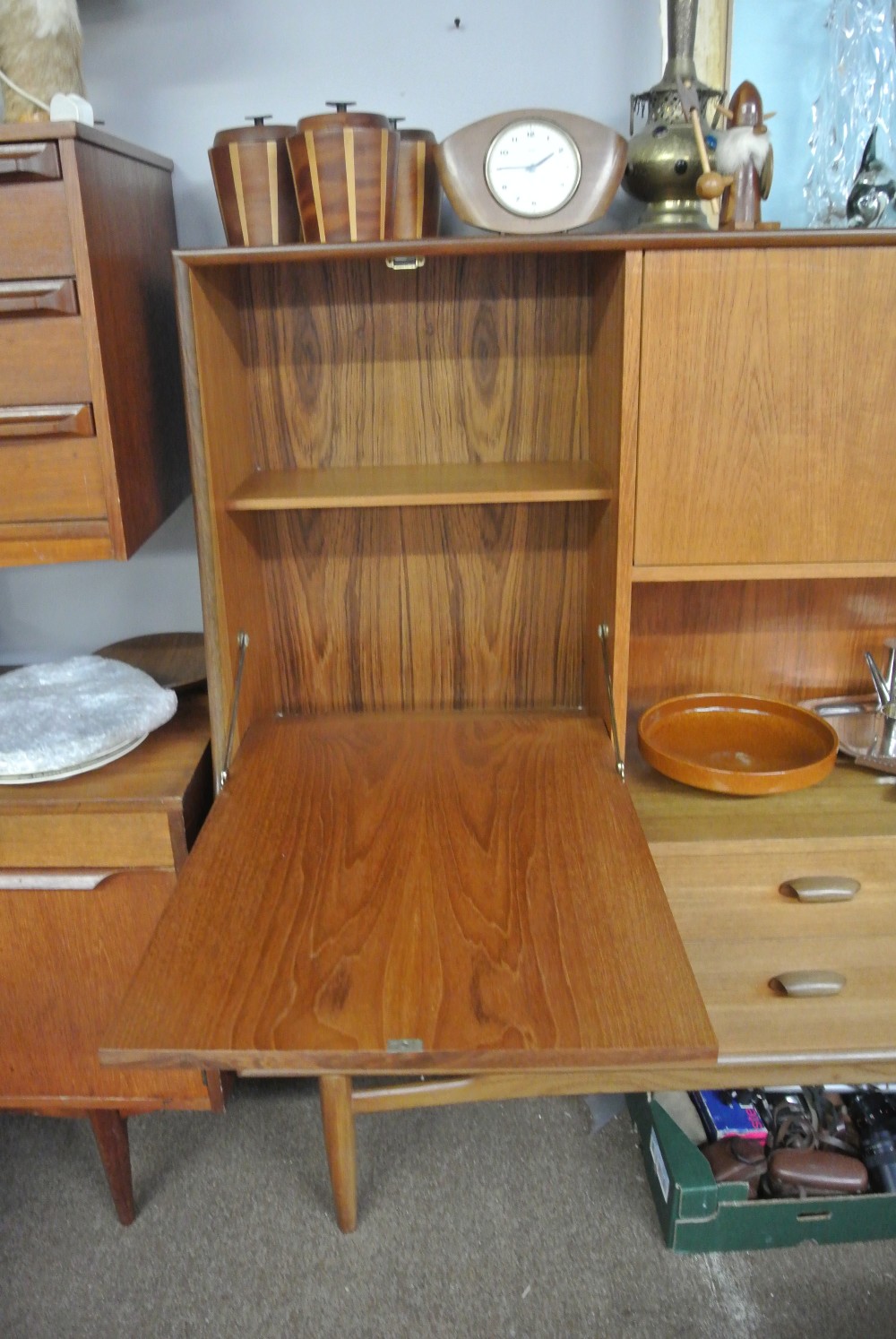 FURNITURE/ HOME - A stunning vintage/ Mid Century - Image 2 of 3