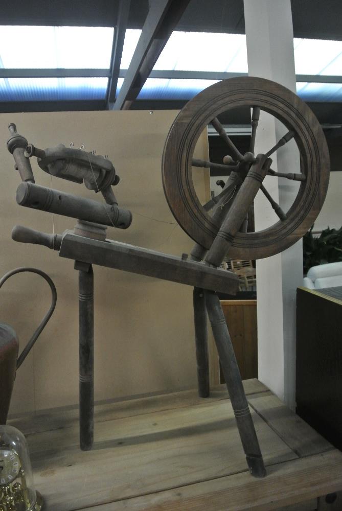 COLLECTABLES - An antique spinning wheel.