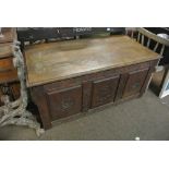 FURNITURE/ HOME - A large antique carved chest/ bl