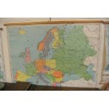 COLLECTABLES - A large vintage school wall map of