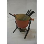 COLLECTABLES - A cast iron Le Creuset fondue set.