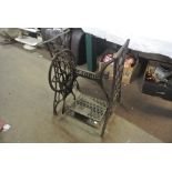 COLLECTABLES - An antique/ vintage cast iron Singe