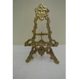 COLLECTABLES - A vintage brass table top easel.