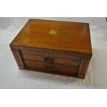 COLLECTABLES - A wooden canteen containing various