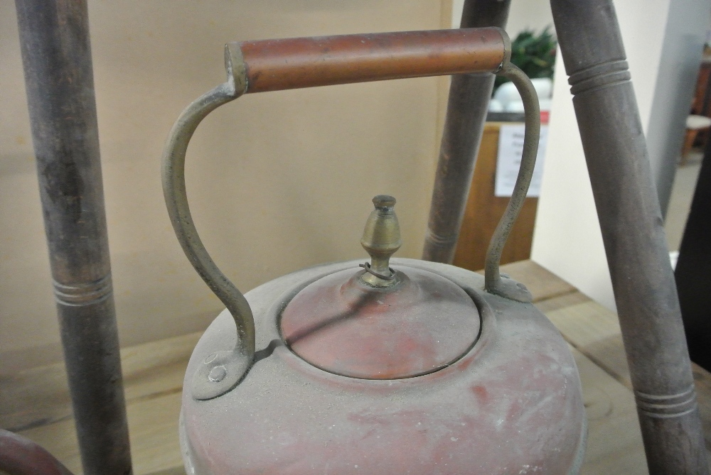 COLLECTABLES - A vintage/ antique copper kettle. - Image 2 of 3