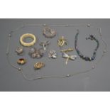 A SELECTION OF COSTUME JEWELLERY