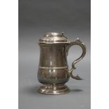 AN 18TH CENTURY STERLING SILVER LIDDED TANKARD BY JOHN LANGLANDS, HALLMARKED NEWCASTLE 1774.