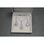 BOXED SET OF COSTUME JEWELLERY BY IVORY & CO. NECKLACE AND EARRINGS.