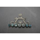 HIGH CARAT WHITE GOLD AND BLUE ZIRCON BROOCH