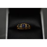 AN ANTIQUE 18CT GOLD SAPPHIRE AND DIAMOND RING, SIZE O, WEIGHT 3.2g