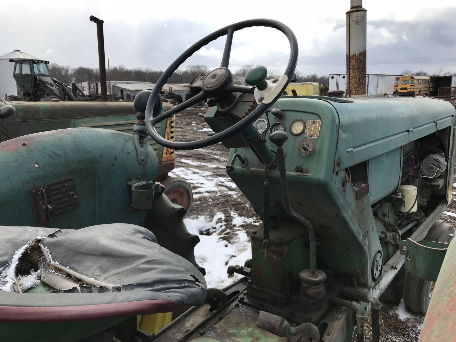 OLIVER 66 TRACTOR, RUNNING - Image 5 of 5