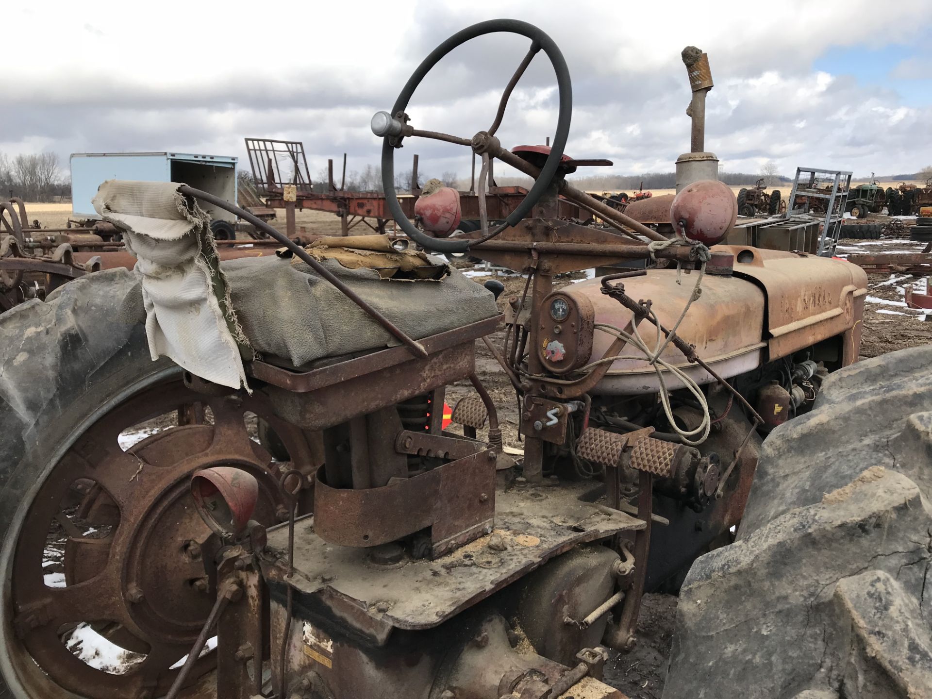 IH H TRACTOR, MOTOR STUCK - Image 5 of 5