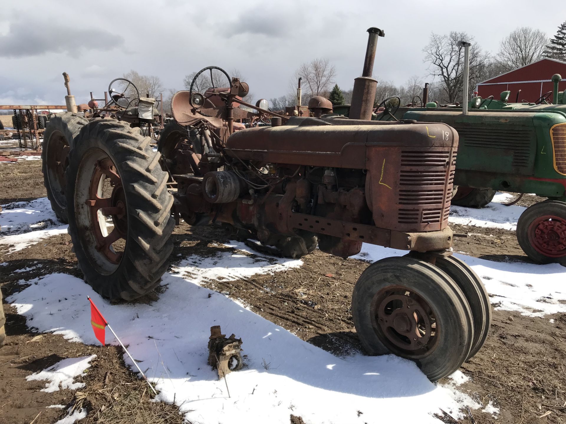 IH H TRACTOR, NON RUNNING, MOTOR FREE - Image 2 of 6