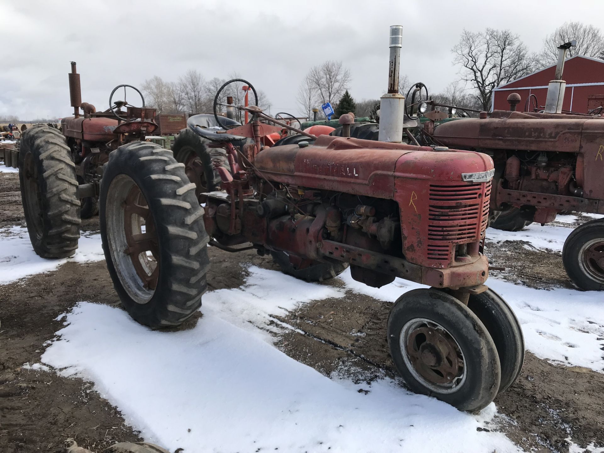 IH H TRACTOR, RUNNING - Image 2 of 4