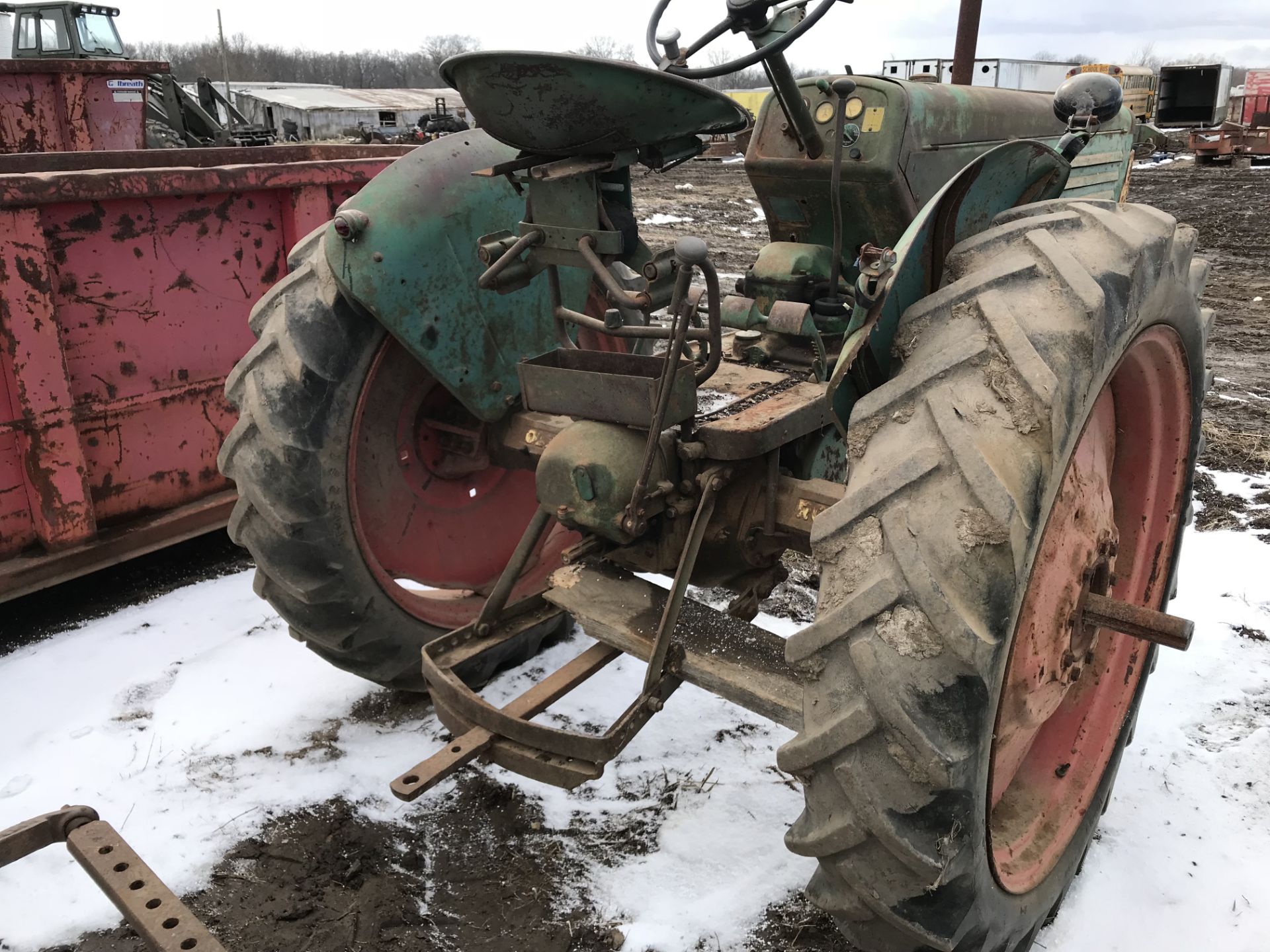 OLIVER 66 TRACTOR, RUNNING - Image 3 of 4