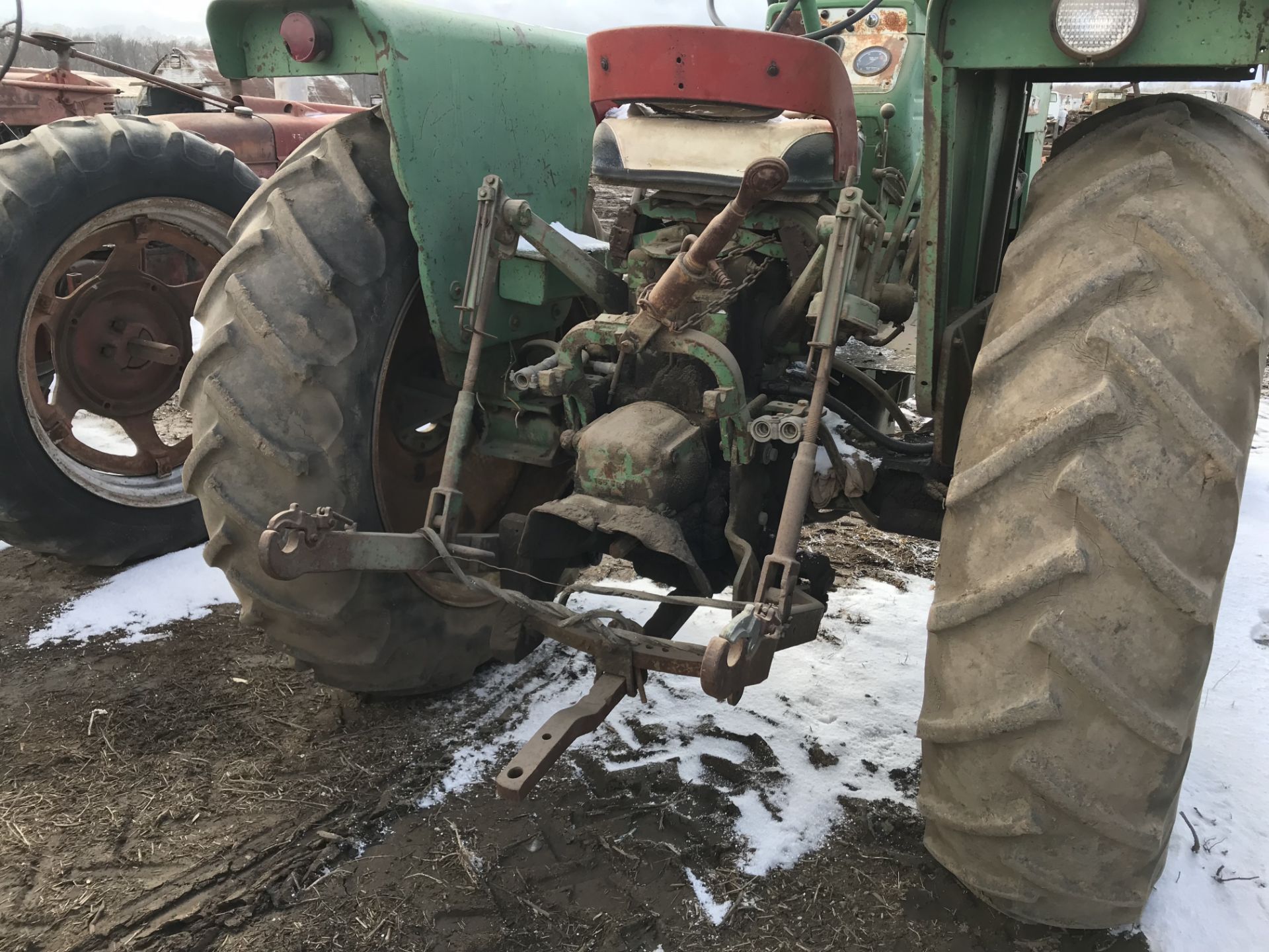 OLIVER 1600 LP TRACTOR, 3PT, FENDERS, RUNNING - Image 4 of 5